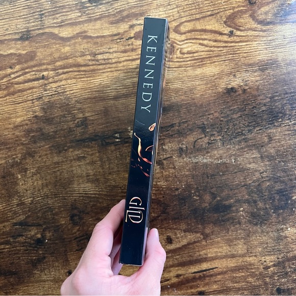 Plated Prisoner - Gild by Raven Kennedy - Paperback Book - Picture 3 of 4